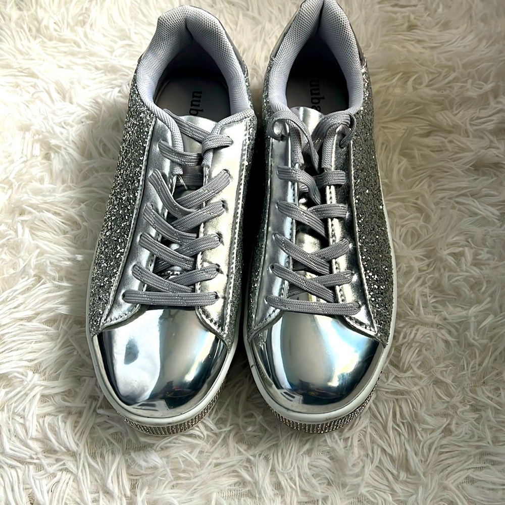 Very comfy, glittering sneakers